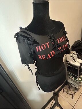 Black 'Hot Girls Read Books' Distressed Crop Tee